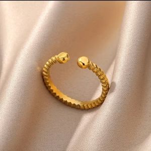 Elegant Gold-Toned Ring